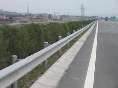 論公路護(hù)欄的必要性與科學(xué)設(shè)計(jì)之淺思
