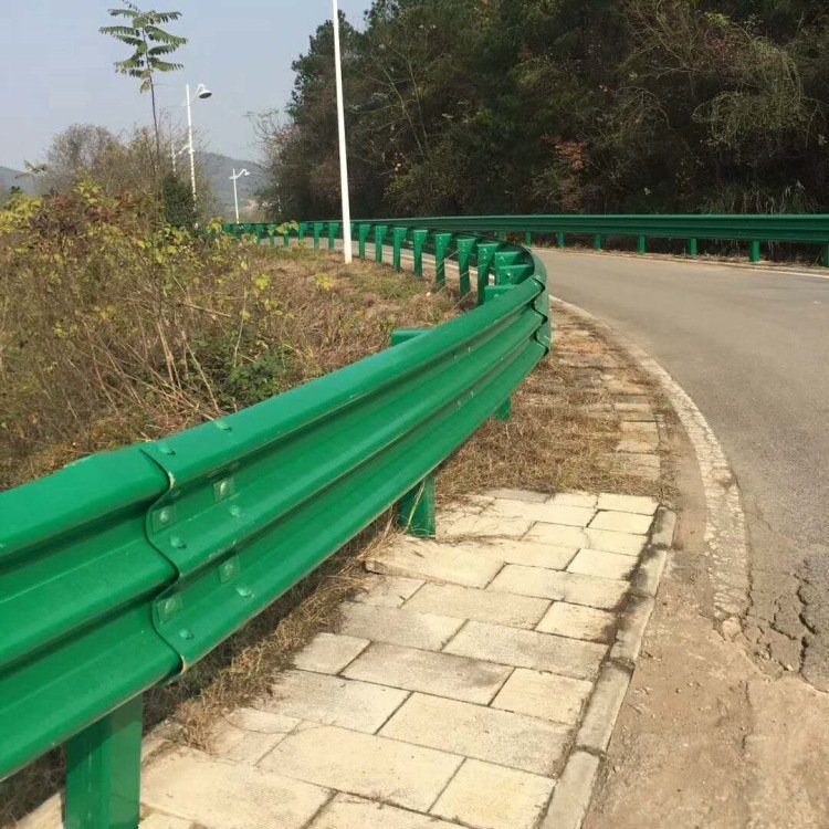 青海高速公路交通防護(hù)欄 波浪型護(hù)欄板廠家 二波鍍鋅波形護(hù)欄板